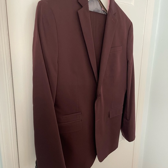 Maroon Express Men’s suit - Picture 2 of 4